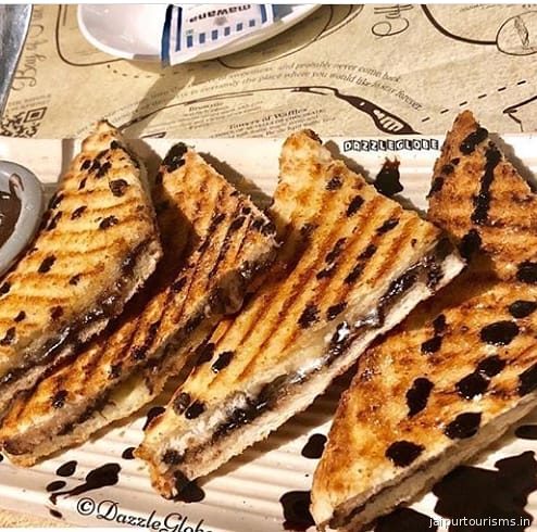 8000 cafe & lounge — Jaipur