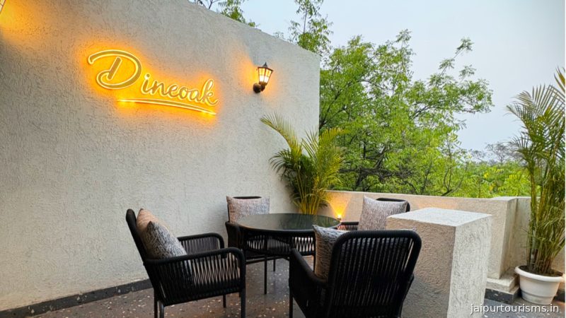 Dineoak cafe & lounge — Jaipur
