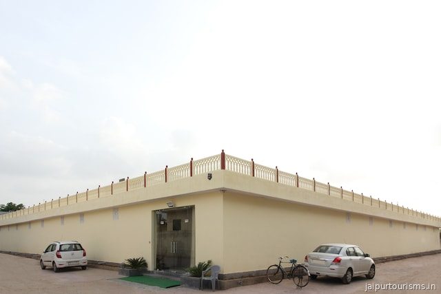 OYO 17070 Vrindavan Resort — Jaipur
