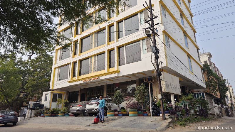 Hotel The Royal Cm-Bani Park — Jaipur